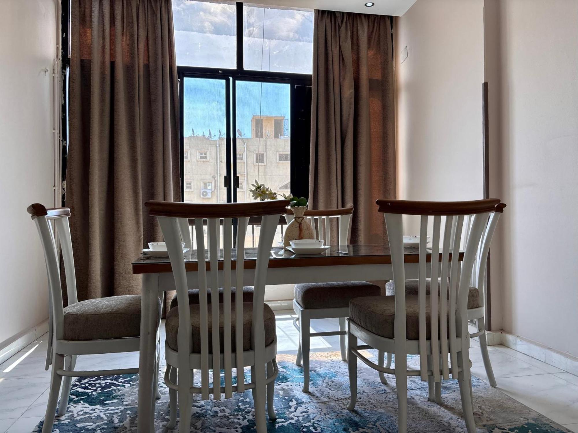 Elite In Mohandseen - Families Only Il Cairo