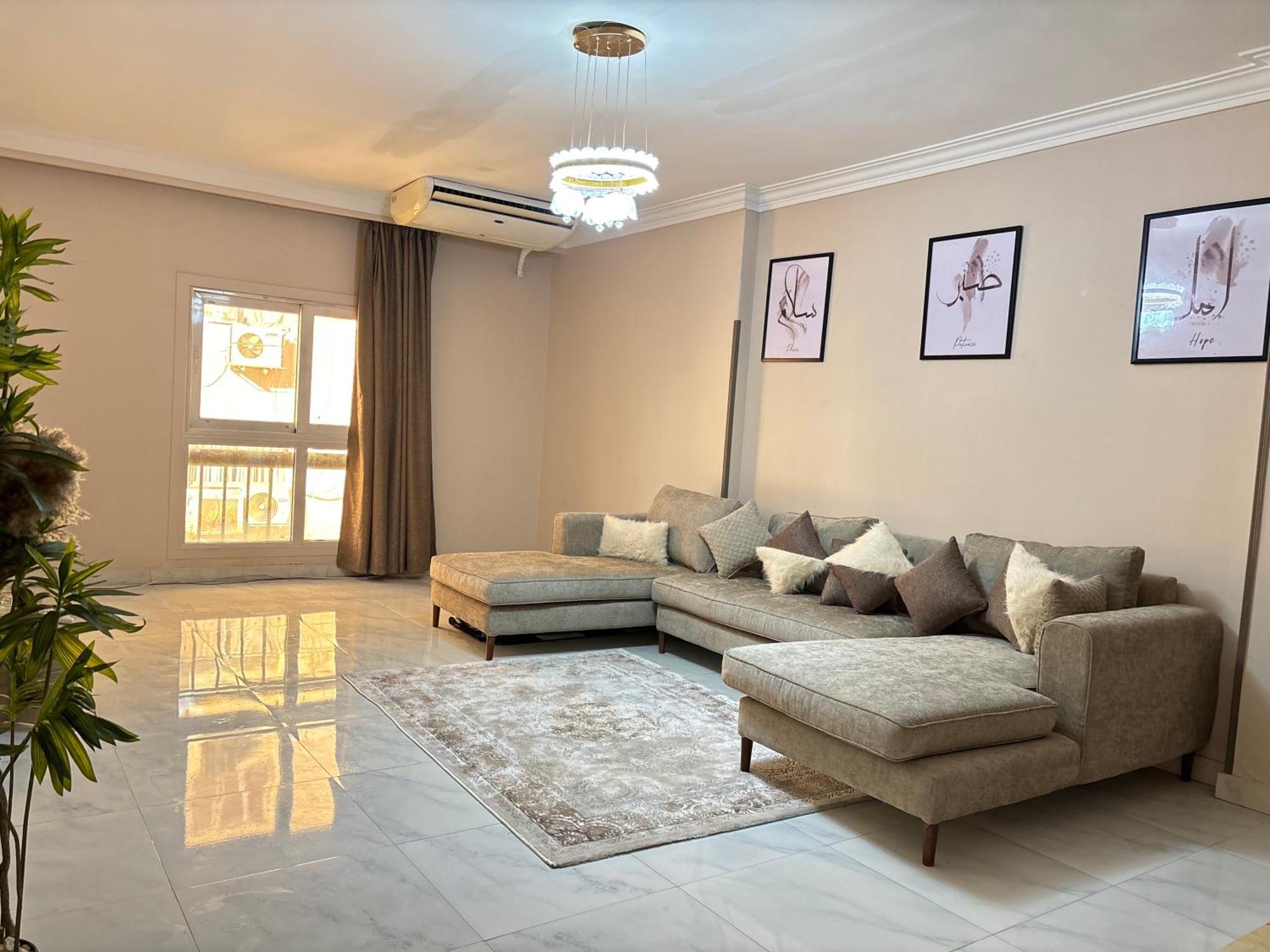 Elite In Mohandseen - Families Only * Il Cairo