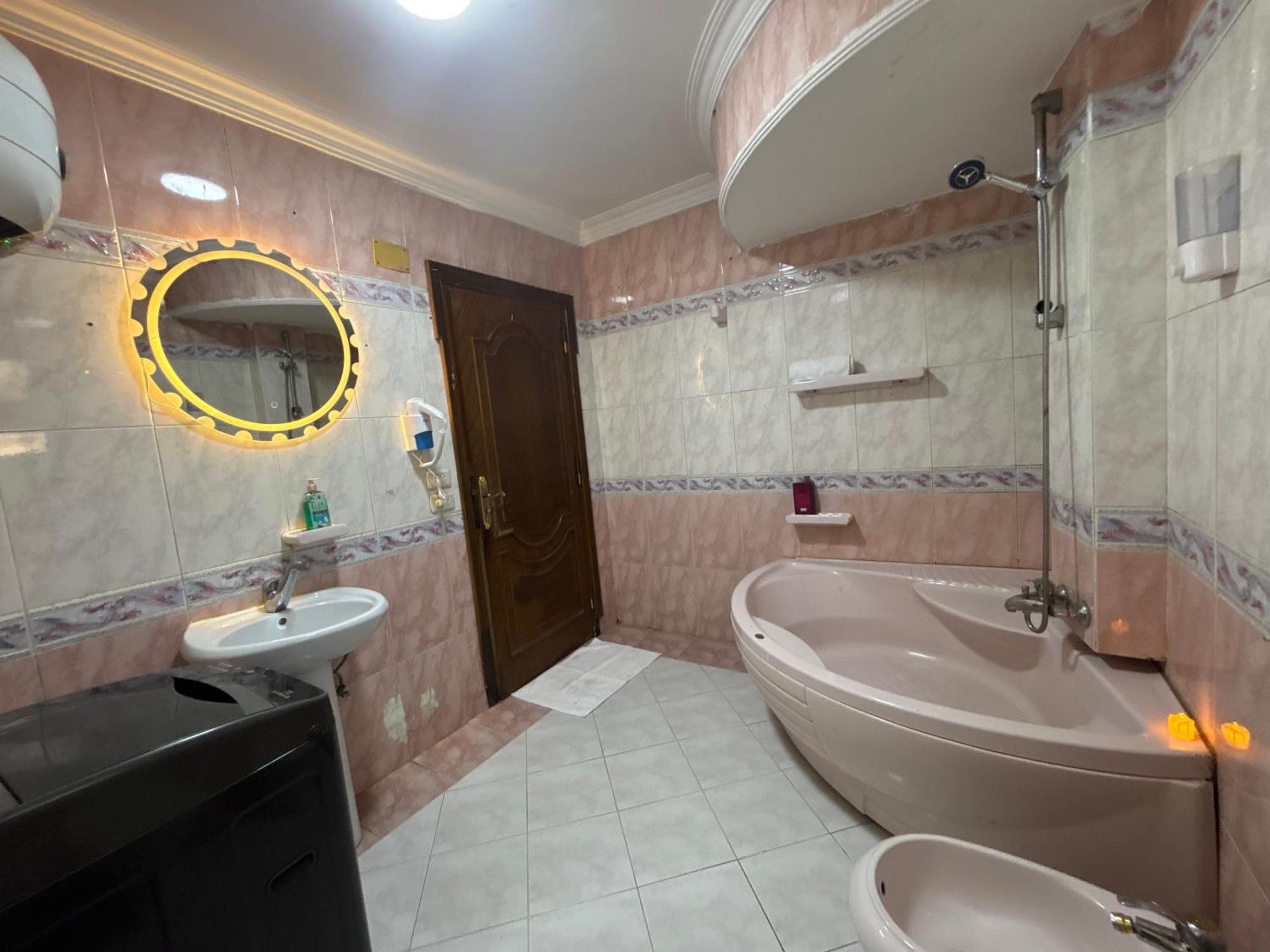 Elite In Mohandseen - Families Only * Il Cairo